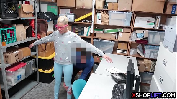 Nonton Shoplifting Ebony Girl Banged By A Weird Security Guy For Freedom thumbnail