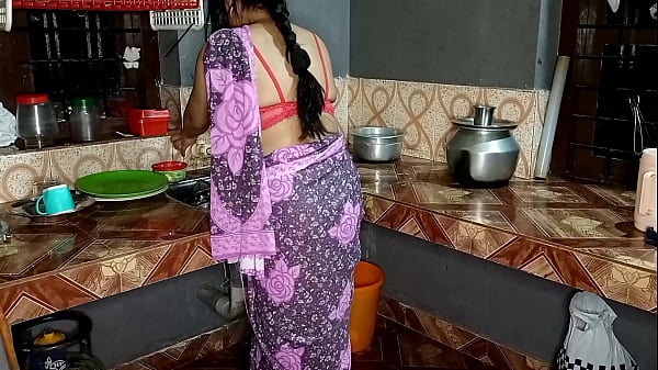 Nonton Saree Young Maid Gets Her Pussy Fucked In The Kitchen thumbnail