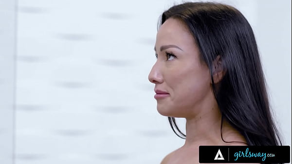 Nonton Horny Girl Eats A Milf's Pussy thumbnail