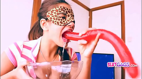 Nonton Dildo Deep Throating Gag N Drool Play Amazing Body thumbnail
