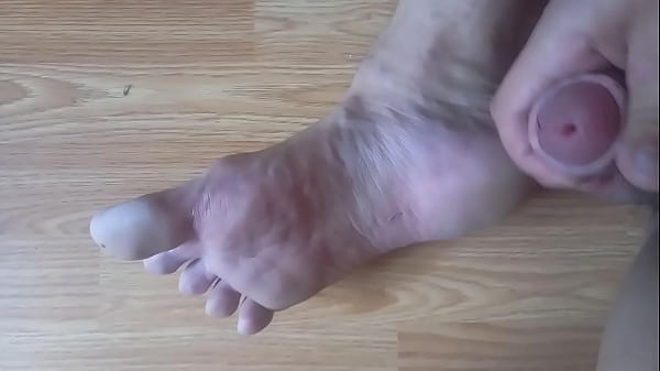 Masturbation On Feet thumbnail