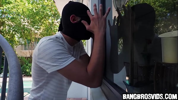 Nonton Milf Caught A Panty Robber And Fucked Him thumbnail