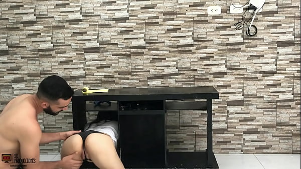 La cachonda de mi hermanastra tiene un culo muy provocativo al verla me dieron ganas de follarmela PARTE 1