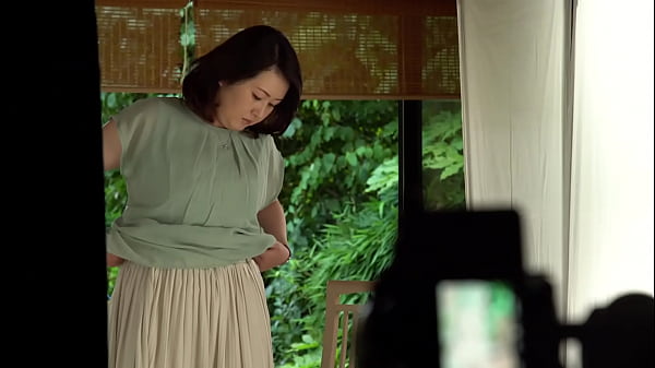 Nonton 「元々は旦那一筋のいい奥様だったんです」大塚仁美さん40歳。一男一女をもうけて順風満帆に送ってきた結婚生活は14年目。だが医療クリニックの受付として働き始めたことで風向きが大きく変わったという。家庭に閉じこもっていた仁美さんにとって10年ぶりに感じる外の世界はあまりにも刺激的だった thumbnail