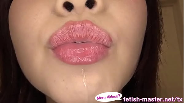Nonton Japanese Asian Tongue Spit Fetish thumbnail