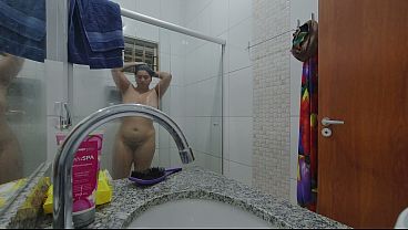 Puta Interior Tomando Banho - Filmei Essa Puta Deliciosa thumbnail