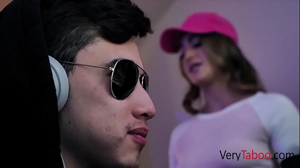 Nonton Stepbro Fucks Me While He Games thumbnail