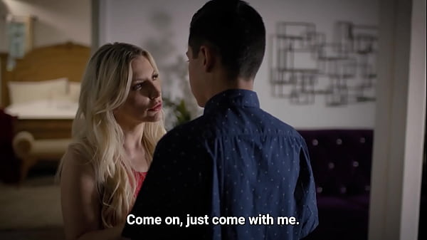 La Mam&aacute; Tetona de mi Mejor Amigo Juega Conmigo a la Play 