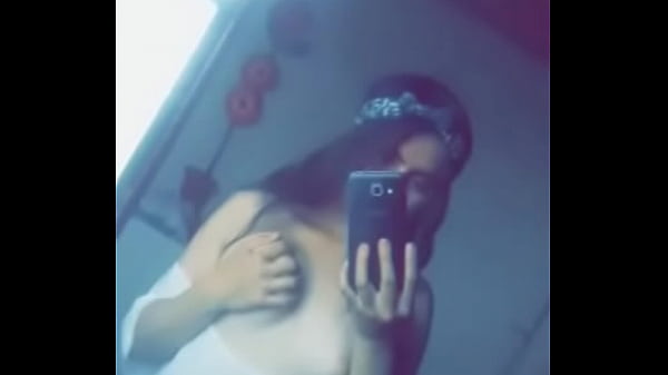 Hermosas Tetas De Jovencita De 18 thumbnail
