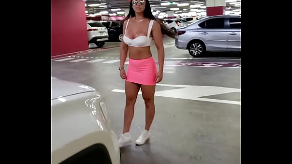 Nonton Kalena Mitrak - Brincando No Estacionamento Do Shopping De Saia Curta thumbnail
