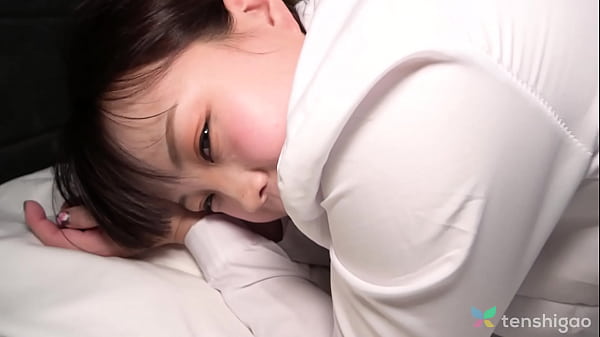 Cute Brunette Babe thumbnail