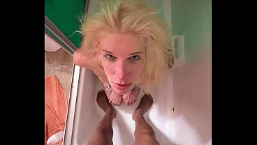 Verse Piss - Ts Girl Piss On Him And He Returns The Favor thumbnail