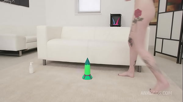 Nonton Giada Sgh Tests The Impaler Handmade Dildo Size L And Achieve 81cm 318 Inches Wideness With Anal Fisting Twt009 thumbnail