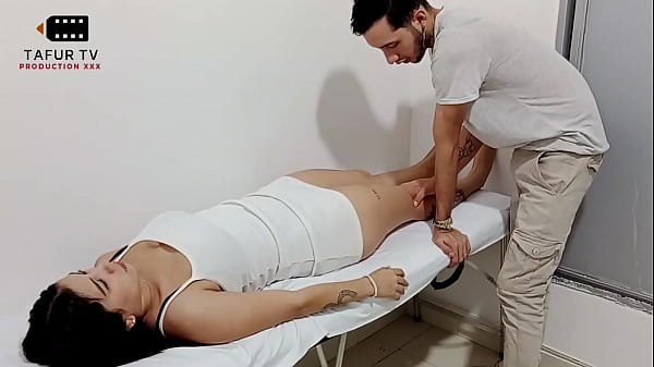 El Doctor Me Descubre Sin Ropa Interior, Frota Mi Co&ntilde;o Y Me Folla Historia Completa thumbnail