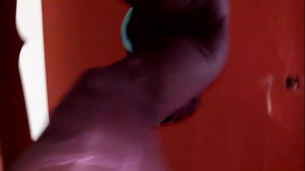 Modelando En Uniforme thumbnail