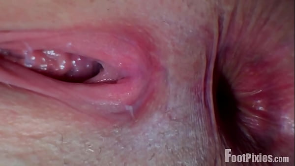 Nonton Pixie Gets A Foot Rub And Ass Spread thumbnail