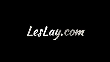 Nonton Stepdaughter Caught Masturbating To Her Stepmom's Avatar - Little Puck, Hailey Rose thumbnail