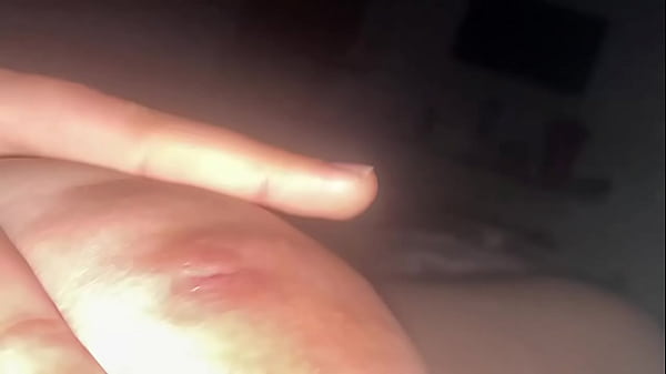 Penetr&aacute;ndome con mi dildo por medio de mi pantie blanca abierta 