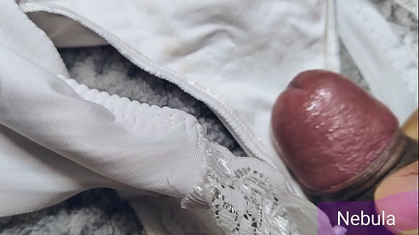 Me masturbé_ y me vine sobre los panties blancos usados de mi amiga enfermera
