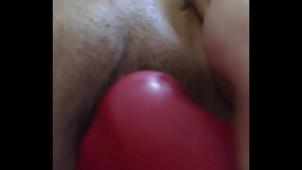 Amateur Estrena Dildo Succionador Hasta Mojarse Entera thumbnail