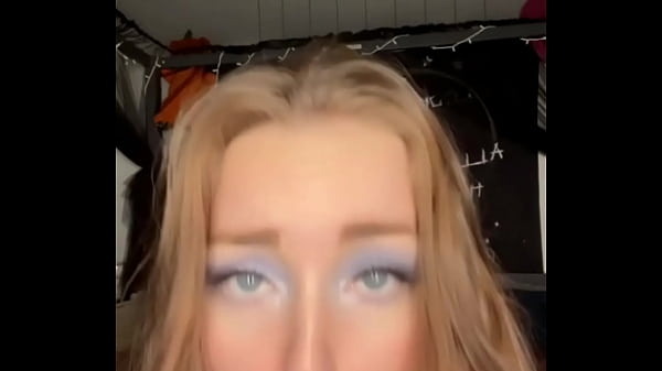 Nonton Big Clit thumbnail