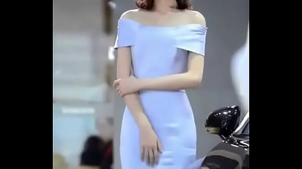 Nonton Hot Showgirl Gotta Piss thumbnail