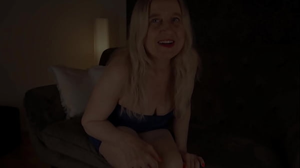 Nonton Prolapse Slut Fucking Her Big 10 Inch Dildo At Home thumbnail