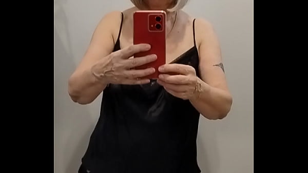 Nonton Knocking One Out In The Fitting Room thumbnail