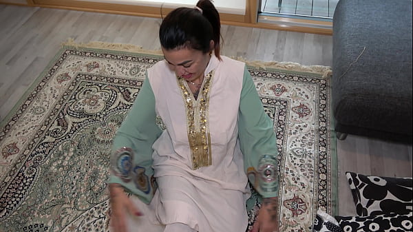 Big Ass Arab Stepmom Fucks Horny Stepson Before Her Husband Comes Home thumbnail