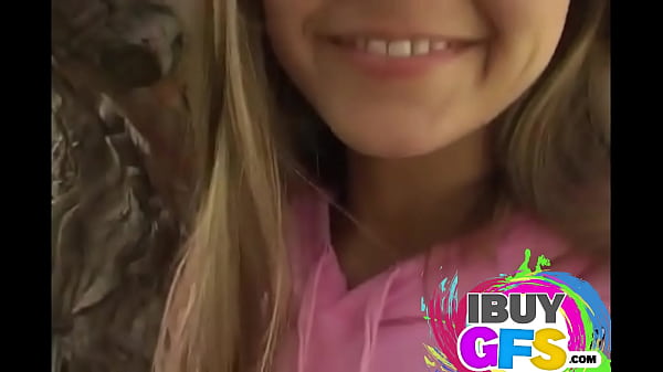 Nonton Oudoor Photoshoot And Closeup Showing Tight Pussy thumbnail