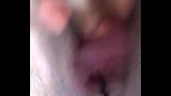 Me masturbo mientras mi esposo no esta, con un vibrador en mi vagina