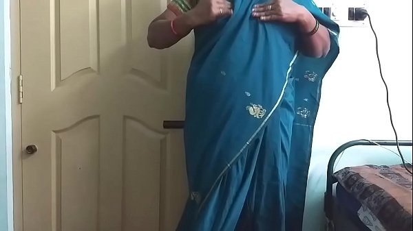 Big Tit Step Mom Online In Front Of Son Friend thumbnail