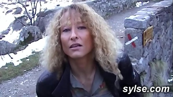 Nonton Des Copines Qui Aiment L'exhib Et La Partouze thumbnail