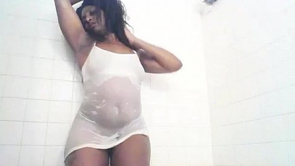 Nonton White T-shirt In Wet thumbnail