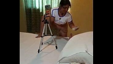 En V&iacute;deo Llamada Con El Marido Que Se Fue A Eeuu Sin El Saber Que El Amante De Ella Estaba Grabandola thumbnail