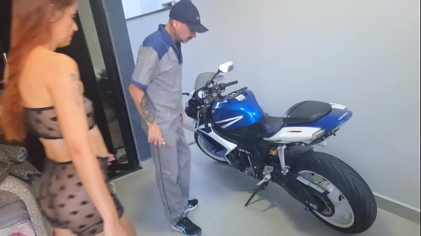 Nonton Safada Fetiche Em Seu Mec&acirc;nico De Moto! thumbnail