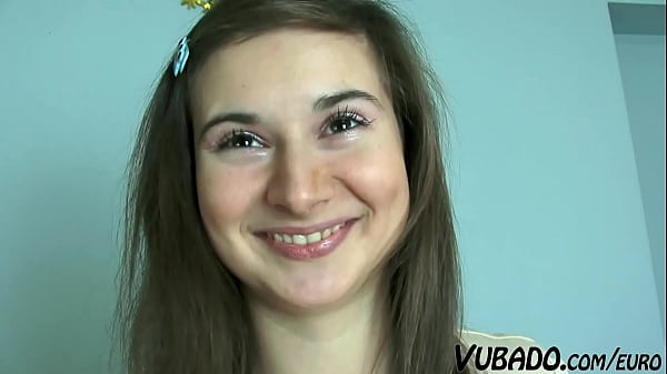 Nonton It's Her First Porn Movie And She's Doing Anal Sex thumbnail