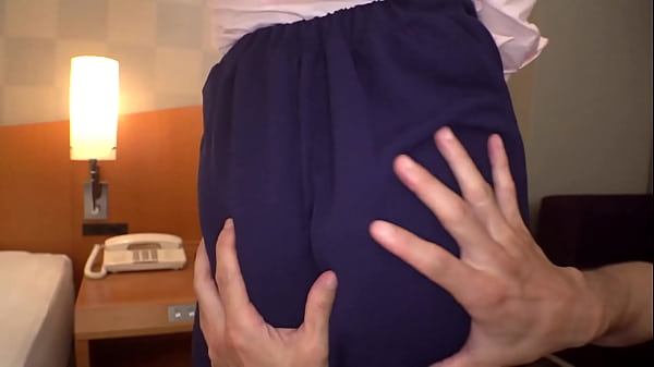 Nonton こんな子が先生になったら男子人気爆上がり間違いなし！！そんな彼女のエチエチ性教育が止まらない！！スーツ姿に着替えれば異常な程にフェロモンが溢れ出す！！ thumbnail