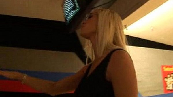 Nonton Tabitha Goes Black thumbnail