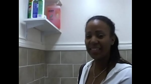 Nonton Cutie In Jeans Is On The Toilet And Rubbing Her Shaven Pussy thumbnail