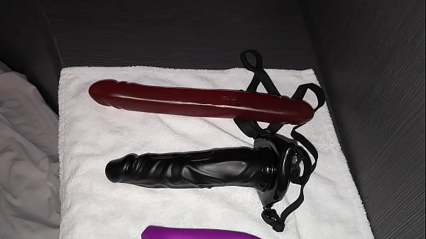Nonton Me Meto Diferentes Dildos Para Gozar Y Ver Que Tan Grandes Me Caben, Todos Me Encantaron, Me Metere Mas Adelante Dos Al Mismo Tiempo O Tres, Que Opinan? thumbnail