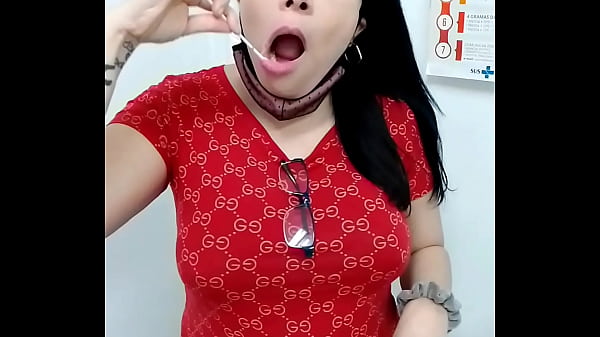 Nonton Soraya Carioca Mostra Seus Exames Ao P&uacute;blico thumbnail