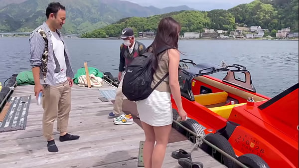 Nonton 山人县卡瓦格奇湖（kawaguchi Lake）的乘船体验与迷你裙 thumbnail