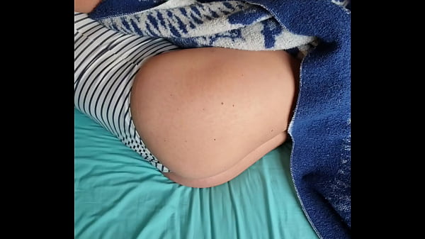 Marido fode esposa por trás no estilo cachorrinho