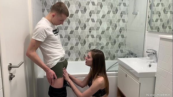 Nonton Vika Lita Fucks In The Shower With Nick Morris thumbnail