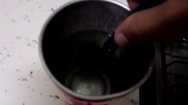 Colher novinha arrombando uma &aacute_gua safada gemendo tipo tsssss ahhhhh