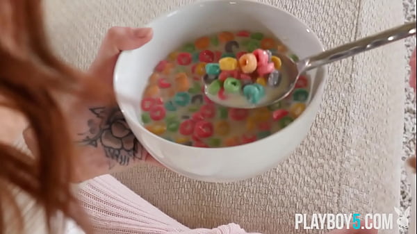 Nonton Beautiful Naturally Curvy Playmate Babe Ex Poses Juicy Body Y thumbnail