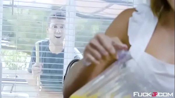 Nonton Adriana Chechik In Break Her At Breakfast thumbnail