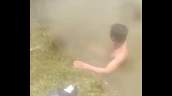 Ae Tắm S&ocirc;ng thumbnail