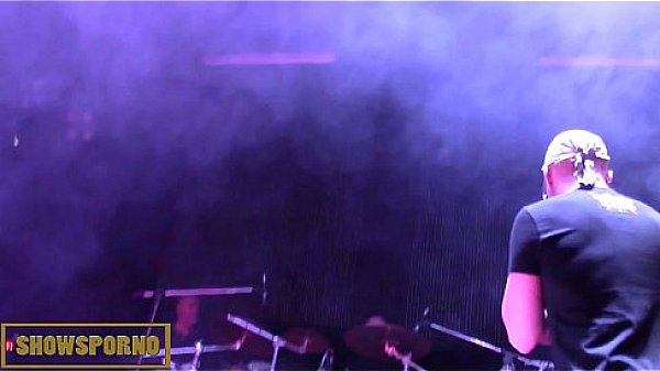 Nonton Hot Blonde Strip On A Rock Concert thumbnail